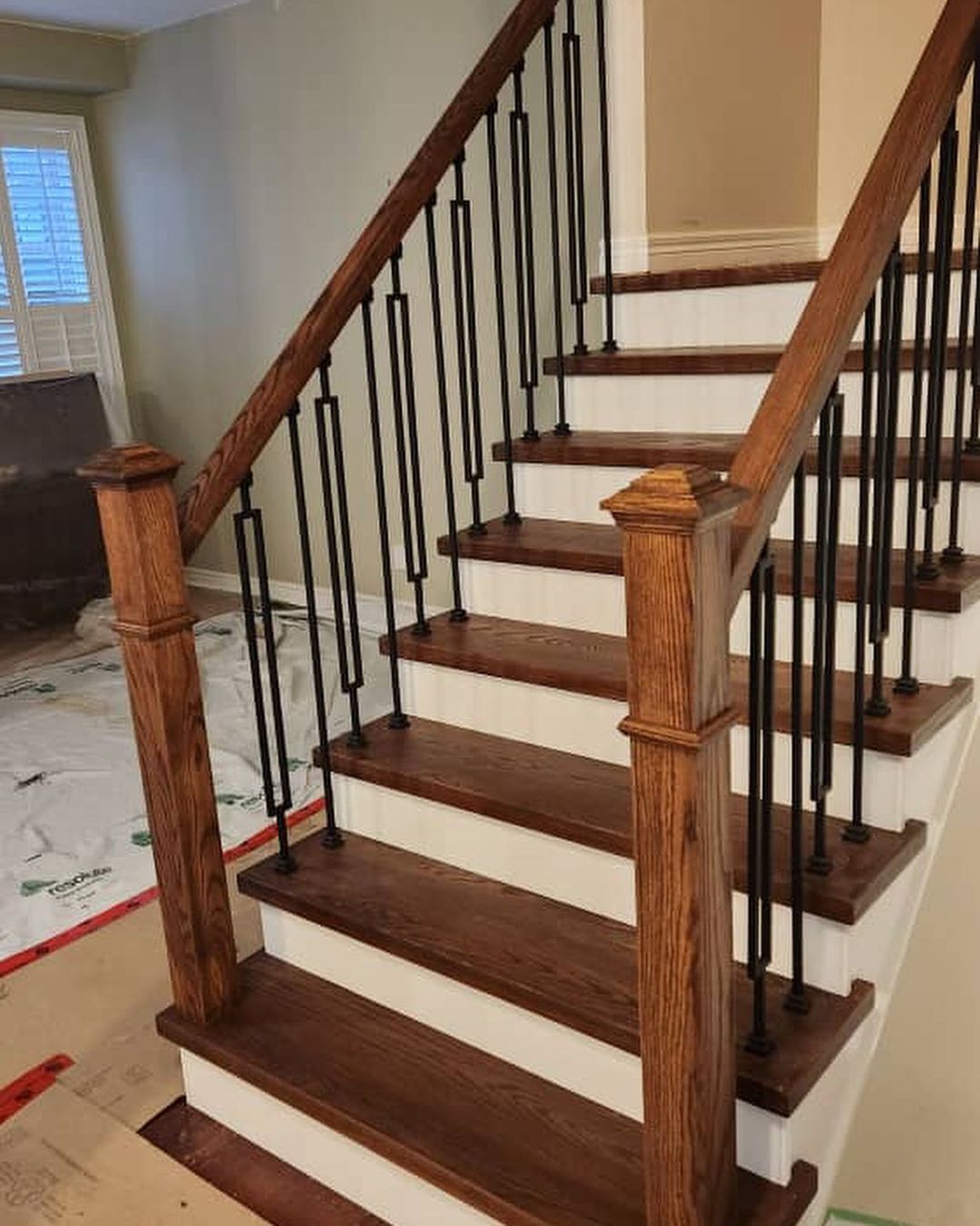 Renovation of the wooden flooring of stair and railing