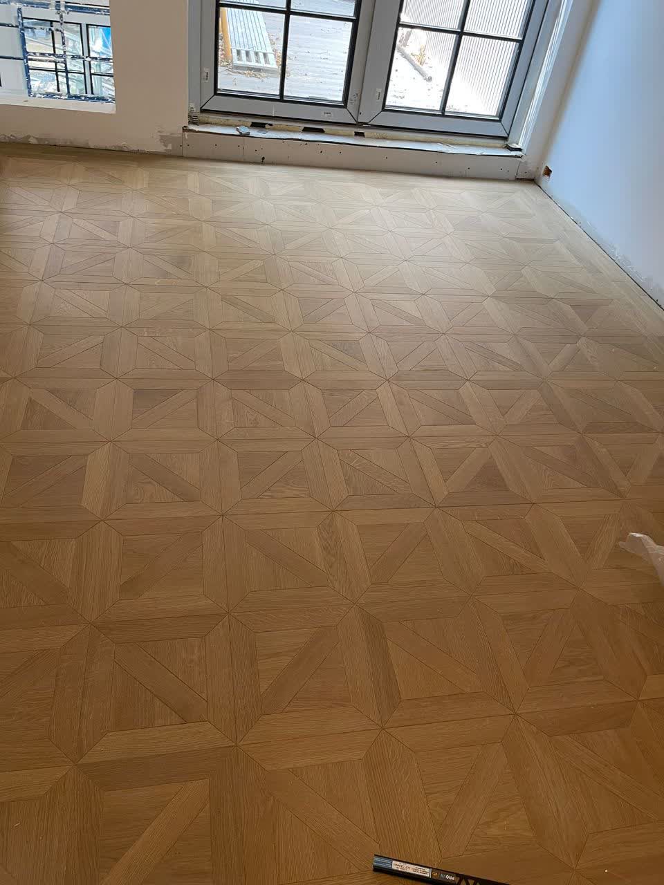 Super luxury hardwood flooring in the office room